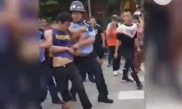 Đâm chém tại trường mẫu giáo, 9 người thương vong