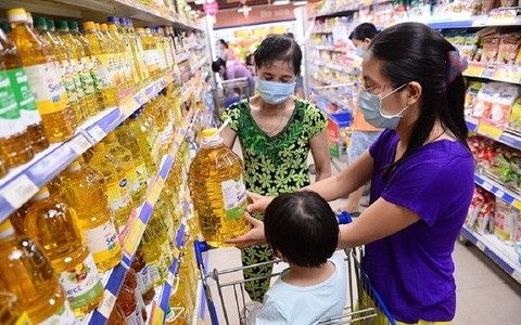 Thủ tướng yêu cầu kiểm soát giá hàng hóa, dịch vụ sau khi giá xăng dầu giảm mạnh