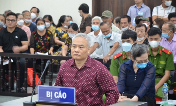 Xét xử cựu chủ tịch Trung tâm Hỗ trợ người nghèo lừa hơn 1.000 người