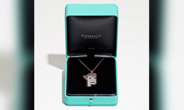 Tiffany bán mặt dây chuyền Cryptopunk 'NFTiff' với giá 50.000 USD mỗi chiếc