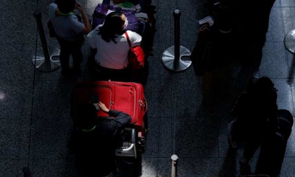 Hồng Kông sắp giảm thời gian cách ly COVID-19 đối với du khách

