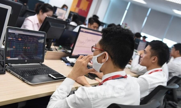 Cổ phiếu nhóm dầu khí, phân bón và thủy sản tăng mạnh