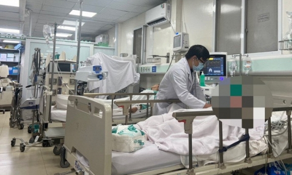 Nhiều người ở TP.HCM nhập viện do uống nhầm cồn rửa tay