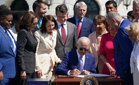 Mỹ thông qua dự luật trị giá hơn 52 tỷ USD để phát triển chất bán dẫn trong nước