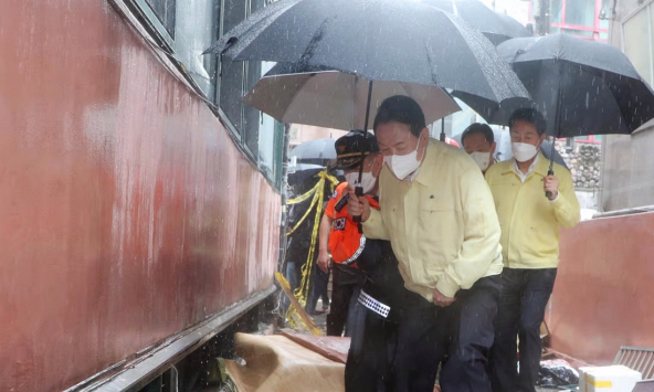 Seoul cấm các căn hộ bán hầm sau khi một gia đình thiệt mạng vì lũ lụt