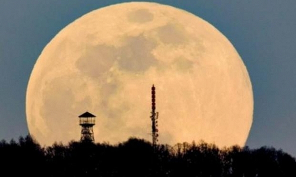 Ngắm siêu trăng và mưa sao băng cùng xuất hiện trong đêm nay tại Việt Nam