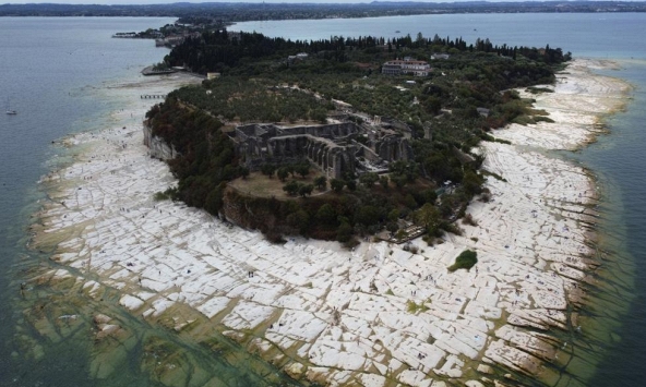 Hạn hán vét sạch sông suối, đốt khô mùa màng ở châu Âu