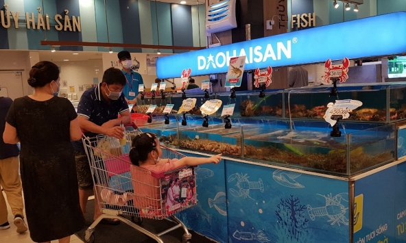 Nhiều loại thủy hải sản giảm giá