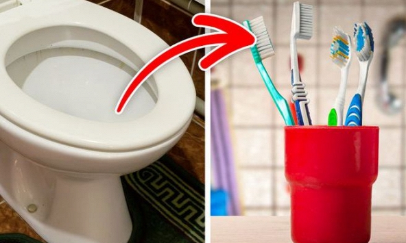 10 món đồ dùng bạn không nên cất giữ trong phòng tắm