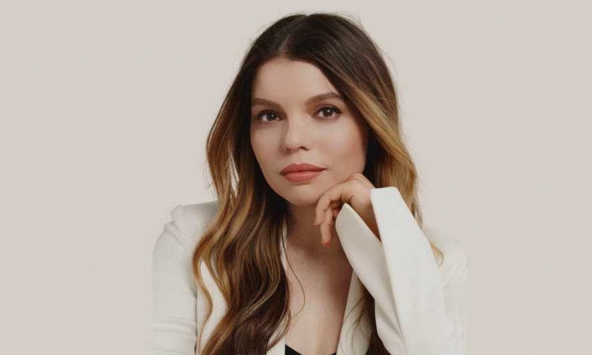 Vượt qua trầm cảm và OCD, cô gái 27 tuổi gây dựng đế chế hơn 220 triệu USD