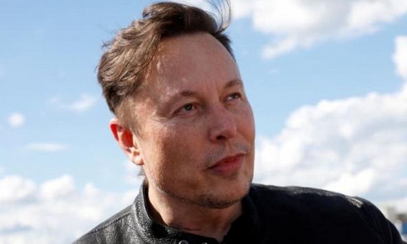 Elon Musk nói đang mua lại CLB bóng đá Manchester United