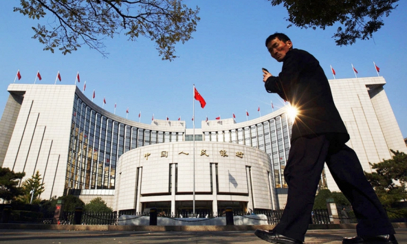 Trung Quốc lại đi ngược với thế giới, bất ngờ hạ lãi suất cho thấy sự chậm lại 'đáng báo động'