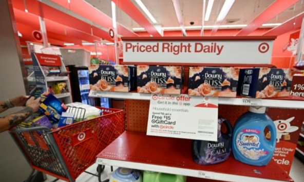 Doanh số bán lẻ của Mỹ bất ngờ đình trệ trong tháng 7