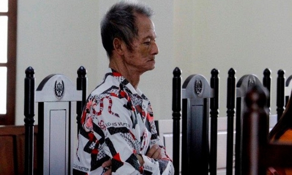 Hiếp dâm bé gái 8 tuổi, ông lão 78 tuổi lãnh 20 năm tù: 'Chắc 3 năm nữa tôi chết rồi'