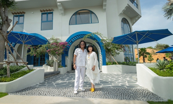 Cặp đôi Cẩm Vân - Khắc Triệu tận hưởng kỳ nghỉ dưỡng đầy sôi động tại siêu thành phố biển