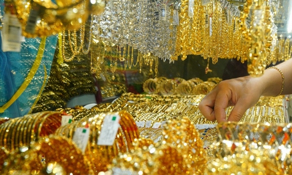 Giá vàng hôm nay 19/8: Tiếp tục trượt dốc