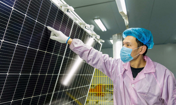 Sóng nhiệt Trung Quốc tác động vào chuỗi cung ứng pin lithium và tấm pin mặt trời ra sao?