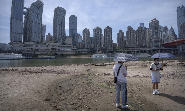 Sông Dương Tử cạn trơ đáy, hạn hán làm gián đoạn ngành công nghiệp