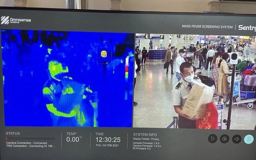 Người nhập cảnh phải đo thân nhiệt tại cửa khẩu để đề phòng bệnh đậu mùa khỉ