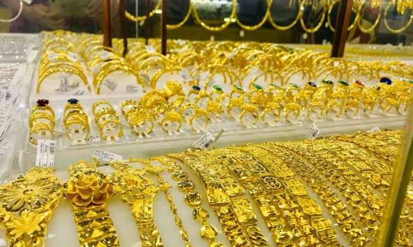 Giá vàng hôm nay 23/8: Trượt dốc phiên thứ 6 liên tiếp