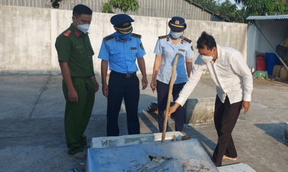 TPHCM cảnh báo tình trạng sử dụng dung môi để pha chế xăng