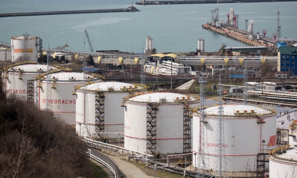 Giá xăng dầu hôm nay 27/8: Dầu thô quay đầu sau tín hiệu từ Fed