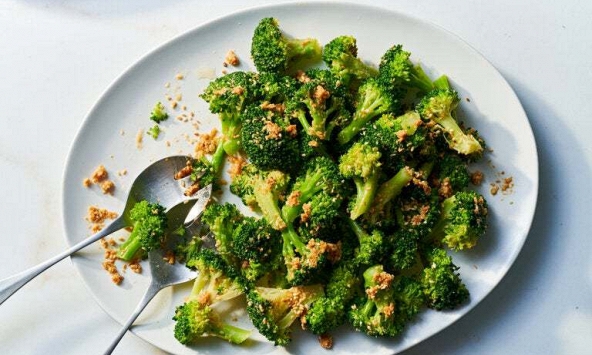 Món ngon mỗi ngày: Súp lơ xào mè