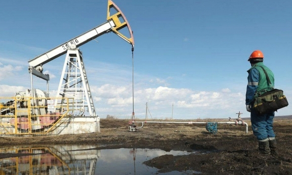 Giá xăng dầu hôm nay 31/8: Dầu thô trượt giá trong tháng thứ ba liên tiếp