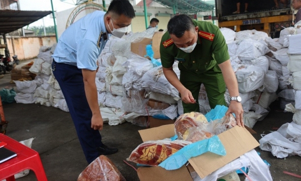 Lạng Sơn phát hiện hơn 86 tấn thịt, nội tạng động vật đông lạnh không rõ nguồn gốc