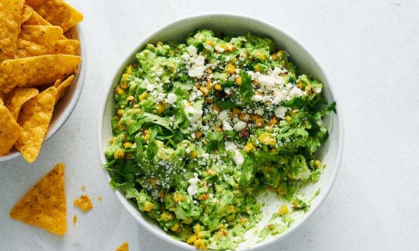 Món ngon mỗi ngày: Guacamole bơ trộn ngô nướng