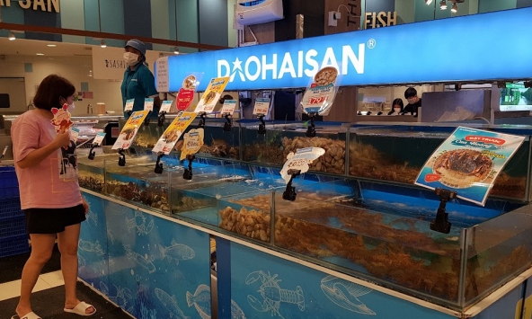 Nhiều loại hải sản giảm giá