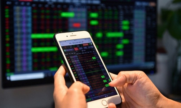 Bluechip phân hóa mạnh, VN-Index đi ngang phiên 6/9