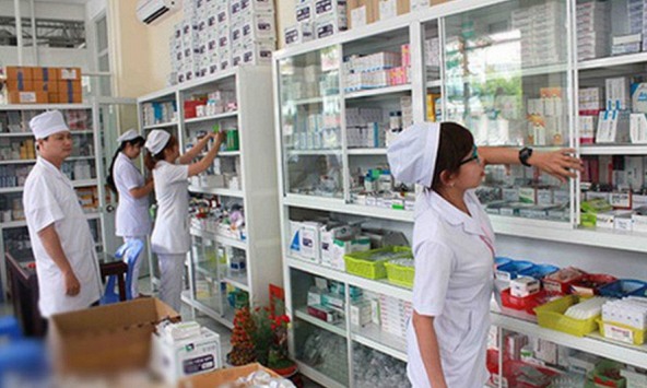 Thủ tướng yêu cầu đảm bảo thuốc và trang thiết bị y tế chữa bệnh