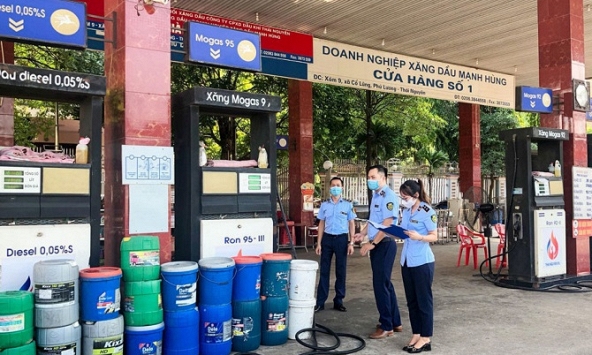 Nhiều doanh nghiệp bị tước giấy phép kinh doanh xuất nhập khẩu xăng dầu