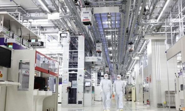 Samsung tìm kiếm 'mẫu số chung' trong cuộc chiến chip Mỹ-Trung