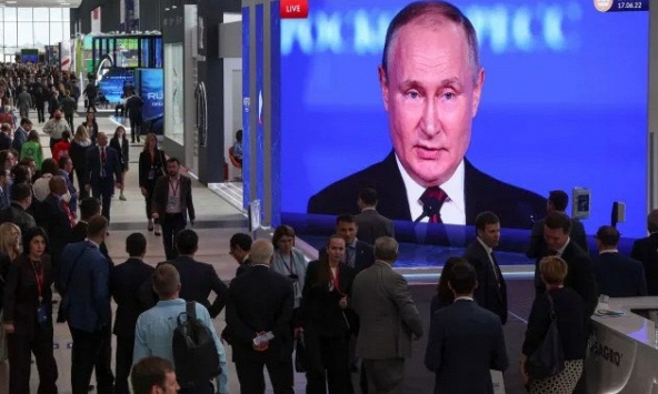 Ông Putin sẽ 'quét sạch' nền kinh tế mà Nga đã có được trong 15 năm qua