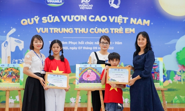 Thêm một mùa Trung thu ấm áp trong hành trình 15 năm của Quỹ sữa Vươn cao Việt Nam