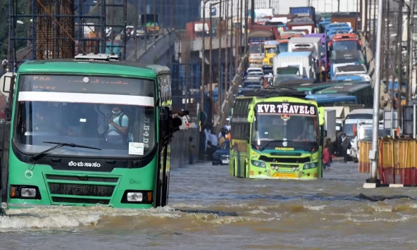Mưa lớn phơi bày những thảm họa về cơ sở hạ tầng 
 ở 'thung lũng Silicon Ấn Độ'