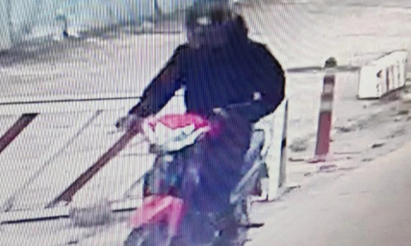 Đang truy bắt tên cướp ở Vietcombank Tam Phước