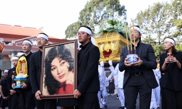 Nghẹn ngào tiễn biệt minh tinh Thẩm Thúy Hằng