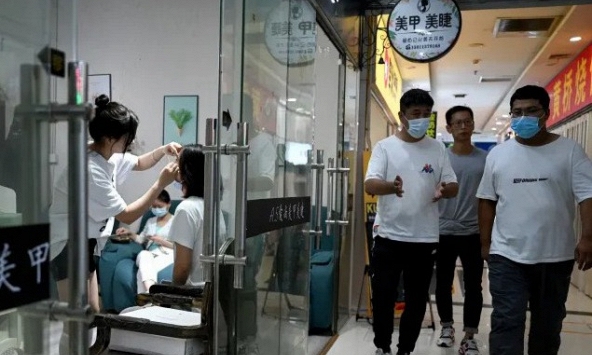 Mặc dù lạm phát thấp hơn nhiều nhưng người Trung Quốc vẫn cảm thấy 'áp lực' hơn người Mỹ