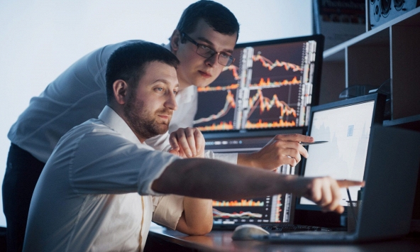 Bị ảnh hưởng bởi thị trường chứng khoán thế giới, VN-Index mất điểm