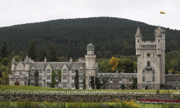 Cha vừa lên ngôi, Hoàng tử William lập tức được thừa kế một bất động trị giá hơn 1 tỷ USD