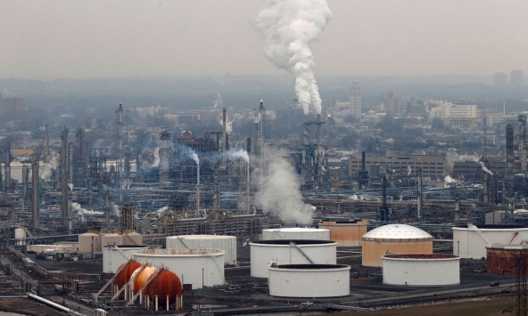 Giá xăng dầu hôm nay 16/9: Dầu thô giảm mạnh do nhu cầu yếu