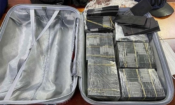 Nhuộm đen 1 triệu USD để vận chuyển ra nước ngoài