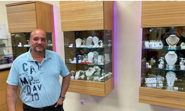 Các tiệm cầm đồ ở Đức 'ăn nên làm ra' trong bối cảnh khủng hoảng kinh tế ngày càng gia tăng