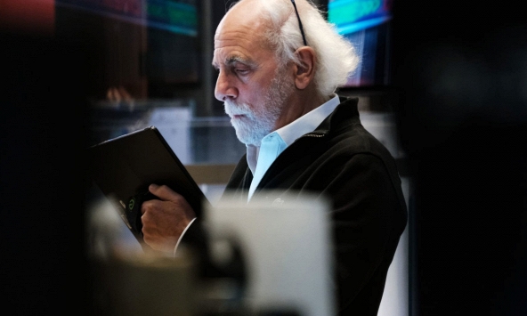 Chứng khoán thế giới tích cực trước đợt tăng lãi suất sắp tới