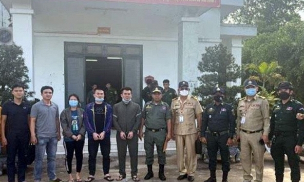 Khởi tố 11 đối tượng buôn người, đưa người xuất cảnh trái phép qua Campuchia