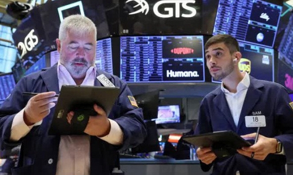 Chứng khoán Mỹ lao dốc, Dow Jones mất hơn 500 điểm