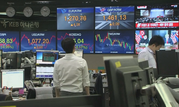 Nhóm bảo hiểm lội ngược dòng, VN-Index vẫn mất hơn 11 điểm phiên cuối tuần